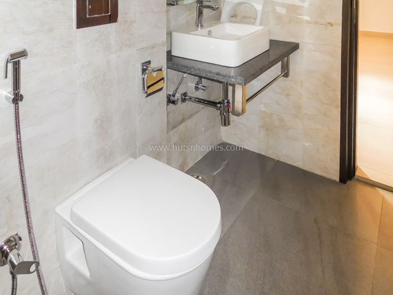 3 BHK Flat For Sale in Nizamuddin East