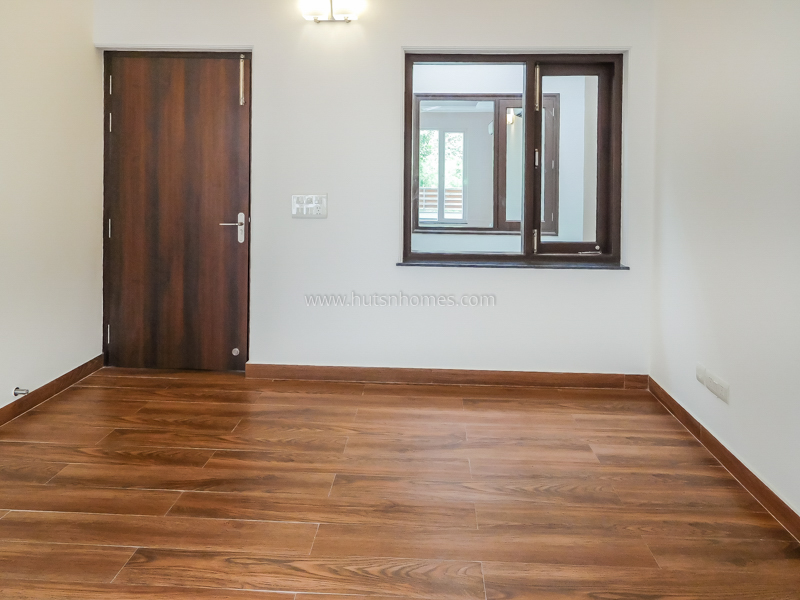 3 BHK Flat For Sale in Nizamuddin East