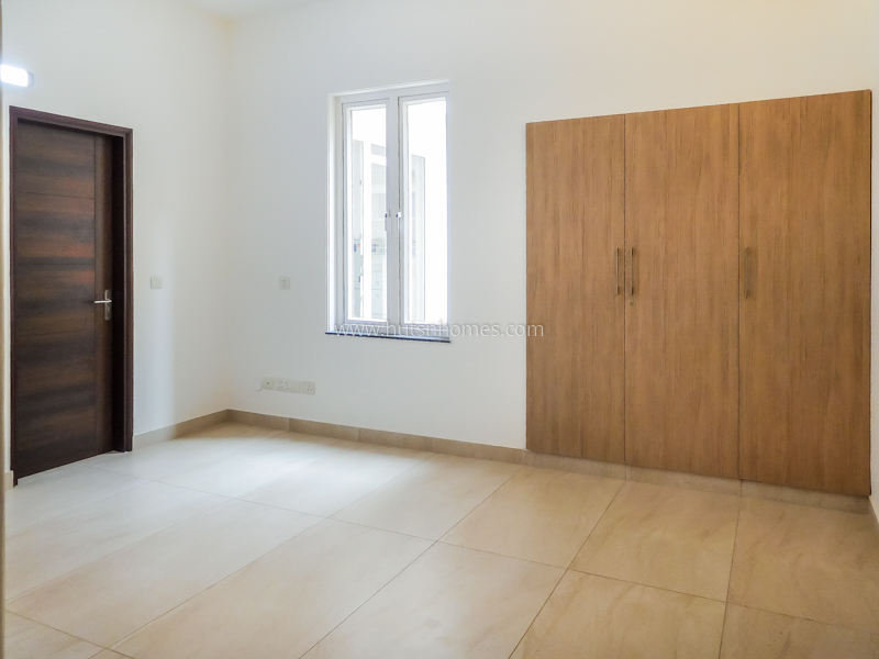3 BHK Flat For Sale in Nizamuddin East