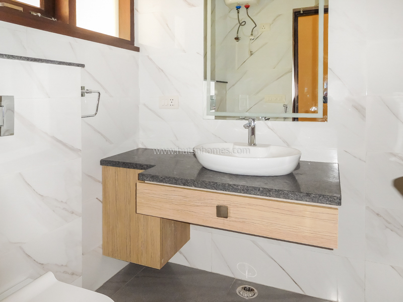 3 BHK Flat For Sale in Nizamuddin East