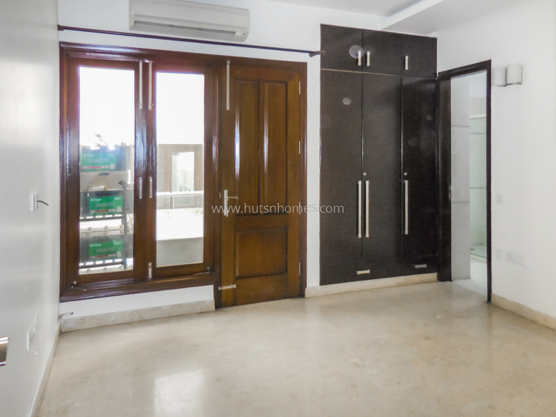 4 BHK Flat For Sale in Anand Niketan
