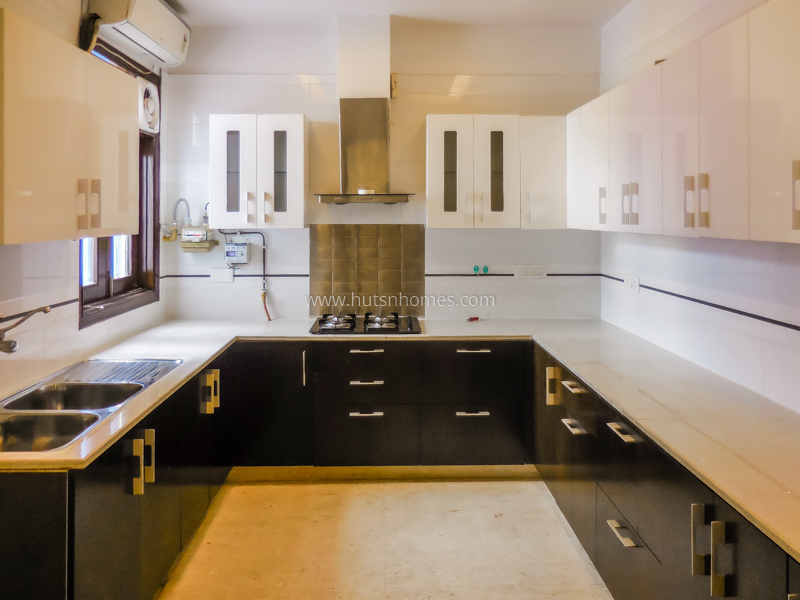 4 BHK Flat For Sale in Anand Niketan