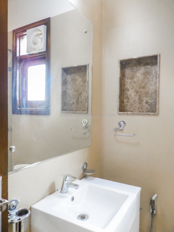 4 BHK Flat For Sale in Anand Niketan