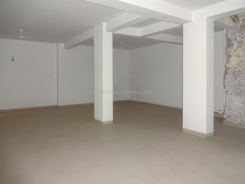 4 BHK Flat For Sale in Green Park Extension