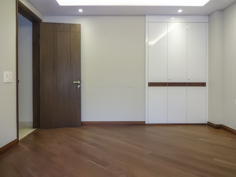 4 BHK Flat For Sale in Green Park Extension
