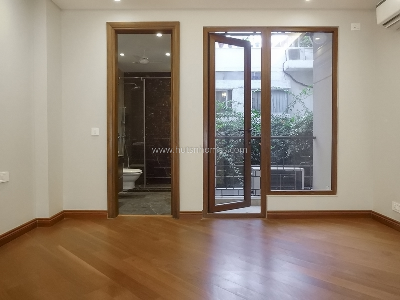 4 BHK Flat For Sale in Green Park Extension
