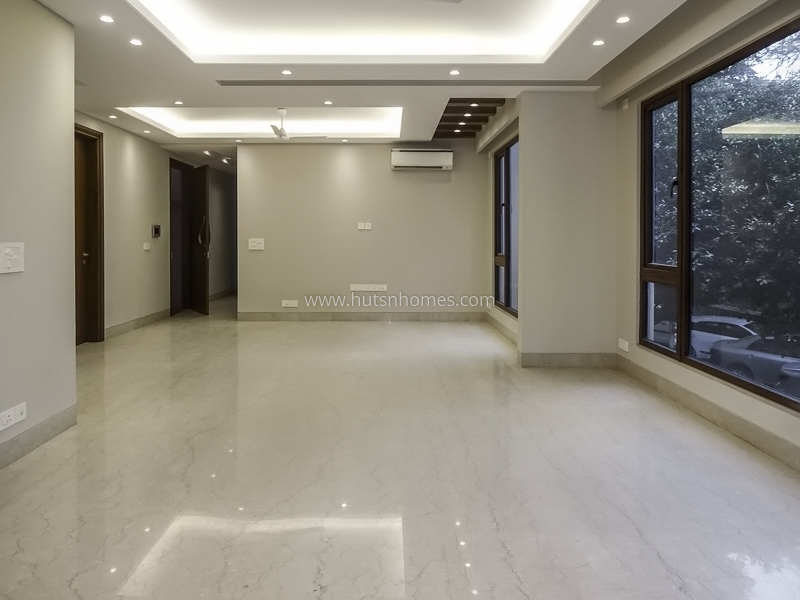 4 BHK Flat For Sale in Green Park Extension