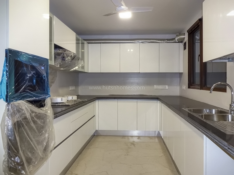 4 BHK Flat For Sale in Green Park Extension