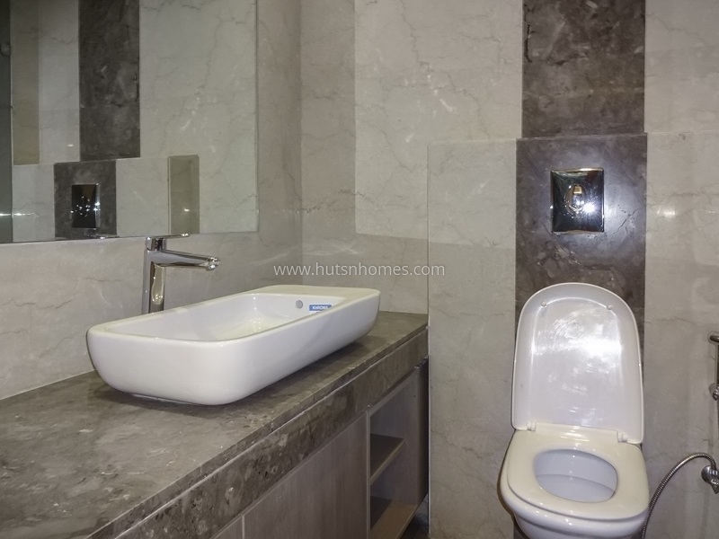 4 BHK Flat For Sale in Green Park Extension
