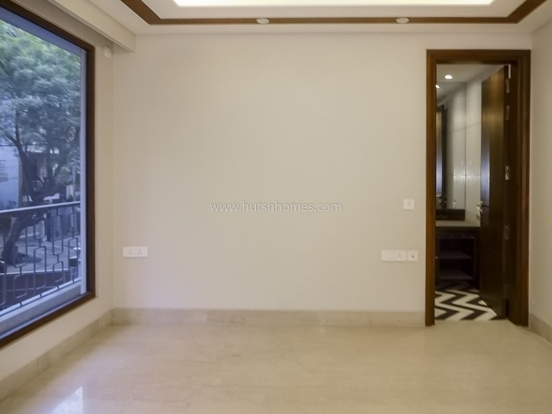 4 BHK Flat For Sale in Green Park Extension
