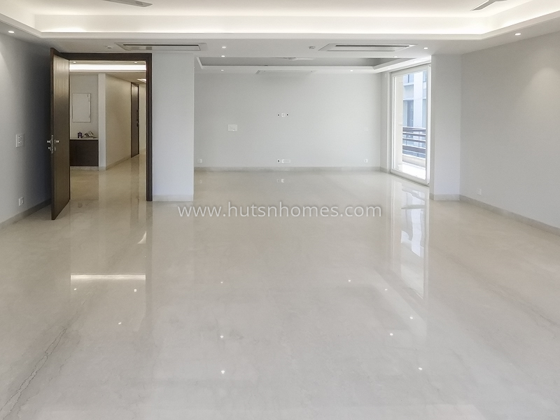 4 BHK Flat For Sale in Maharani Bagh