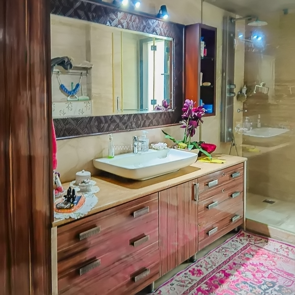 3 BHK Builder Floor For Sale in Defence Colony