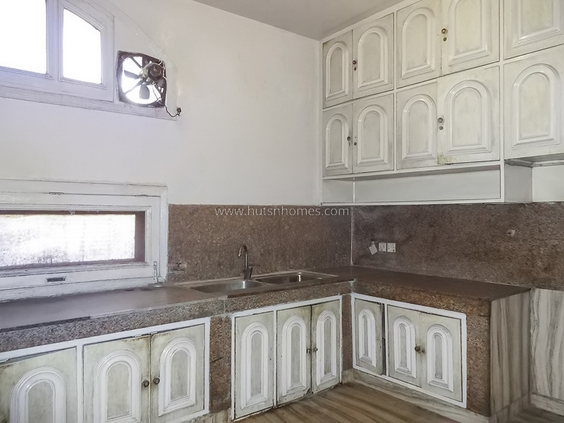 5 BHK House For Sale in New Friends Colony