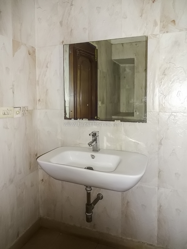 5 BHK House For Sale in New Friends Colony