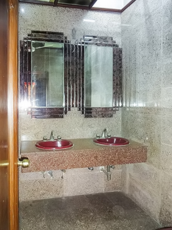 5 BHK House For Sale in New Friends Colony