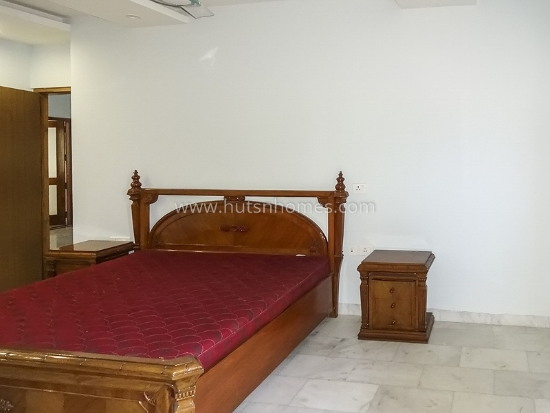 3 BHK Flat For Sale in New Friends Colony