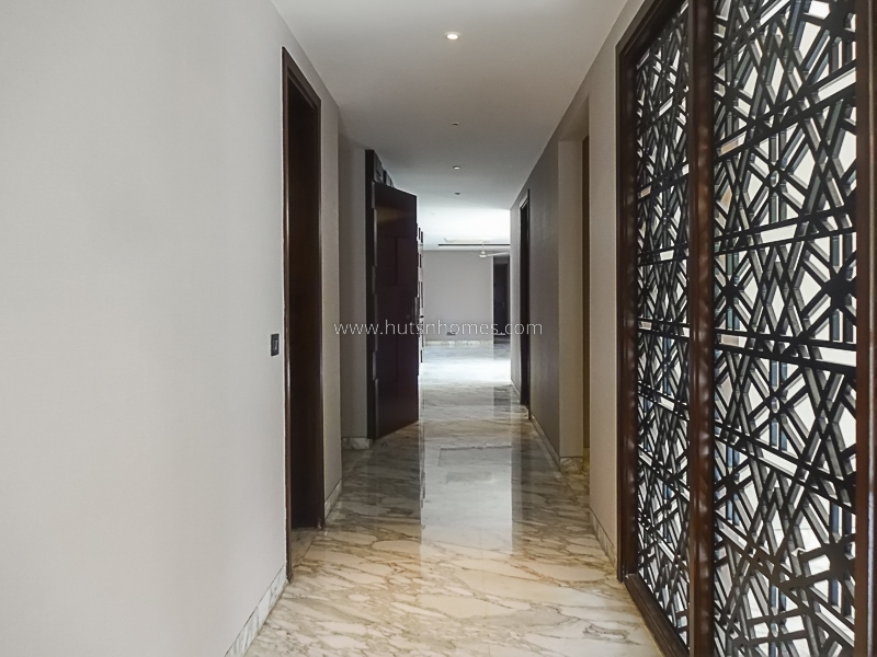 4 BHK Flat For Sale in Hauz Khas Enclave