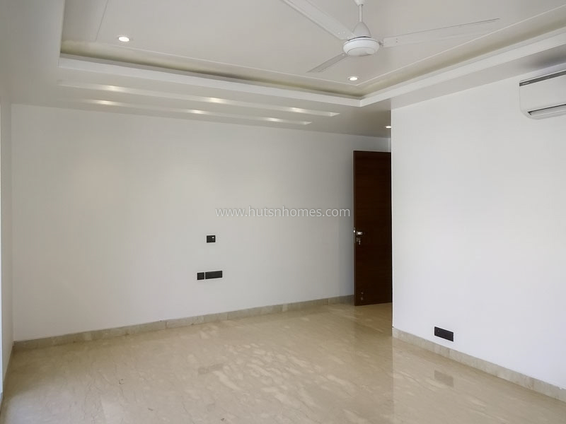 4 BHK Flat For Sale in Green Park