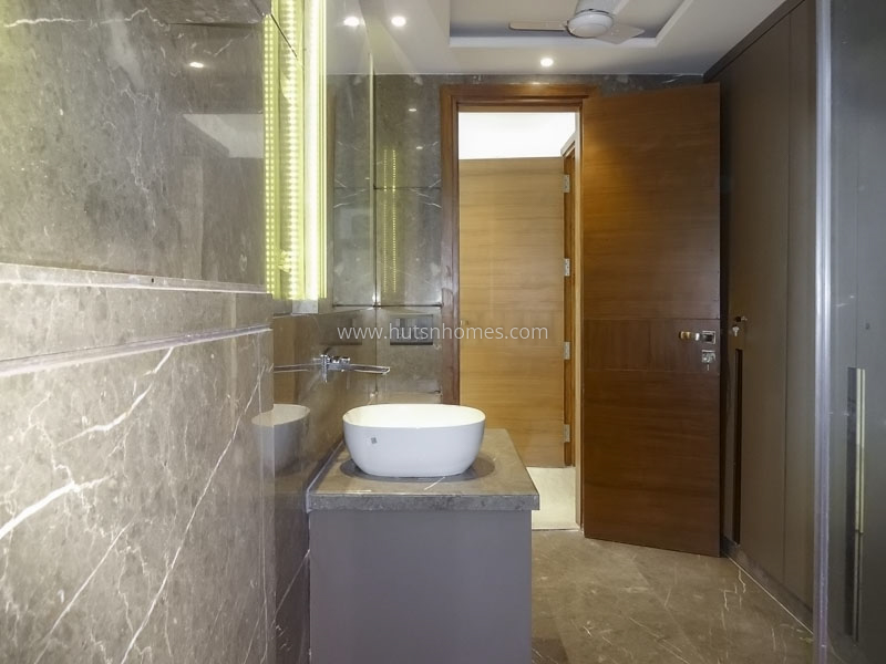 4 BHK Flat For Sale in Green Park
