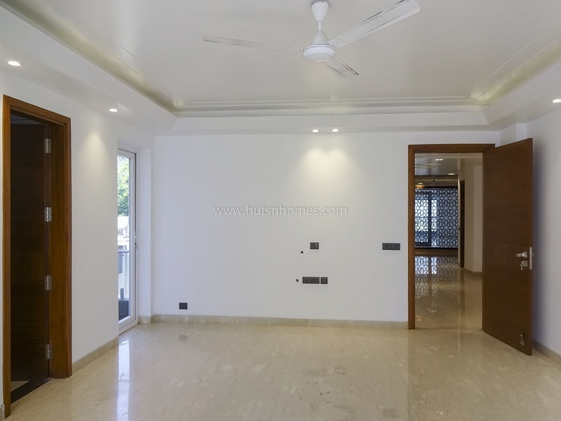 4 BHK Flat For Sale in Green Park