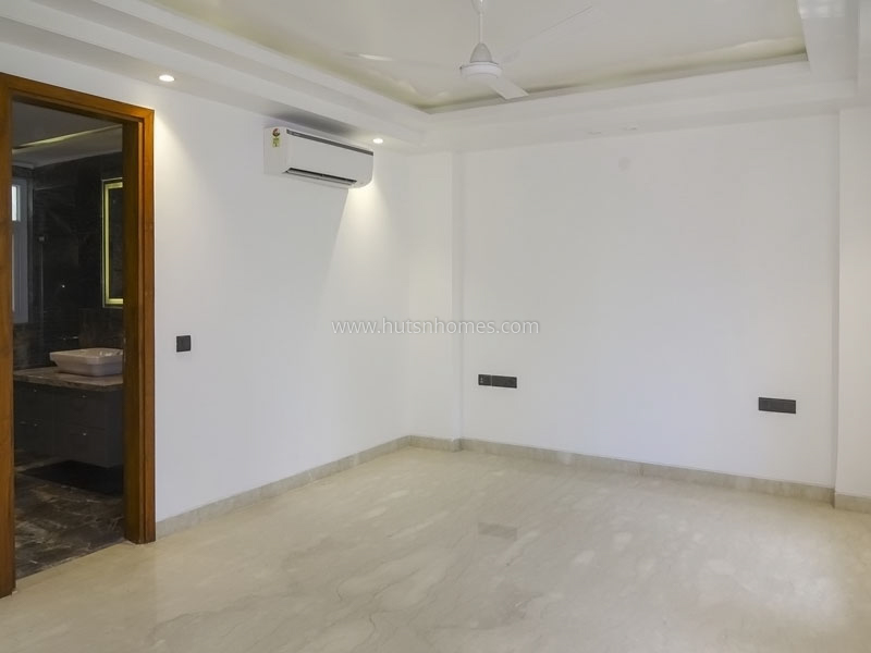 4 BHK Flat For Sale in Green Park