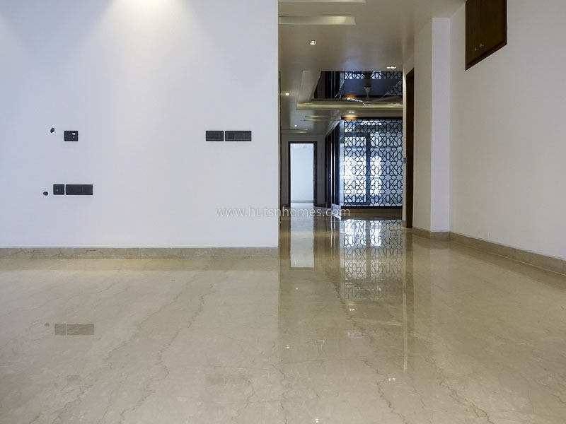 4 BHK Flat For Sale in Green Park
