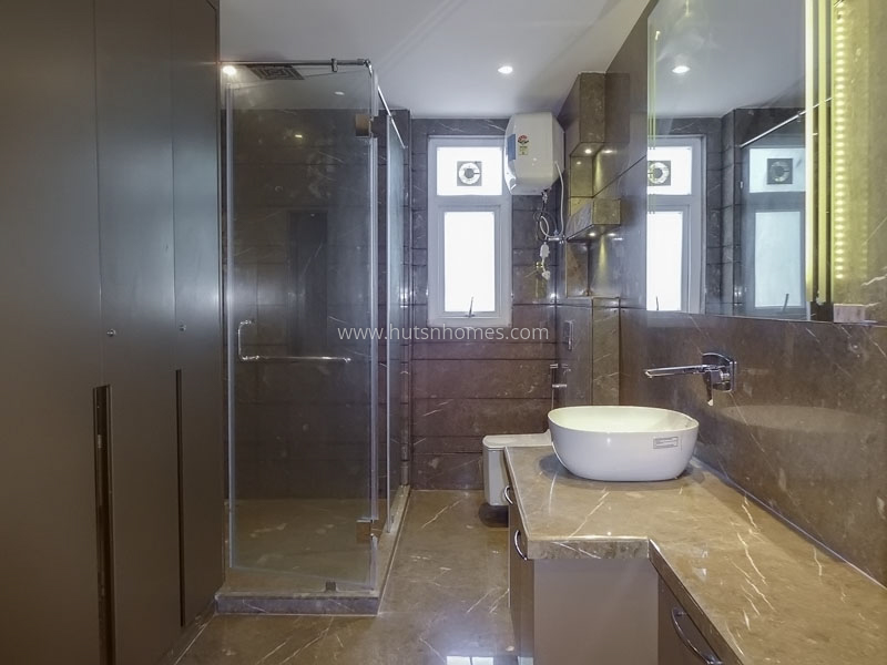 4 BHK Flat For Sale in Green Park