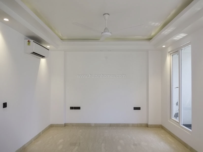 4 BHK Flat For Sale in Green Park