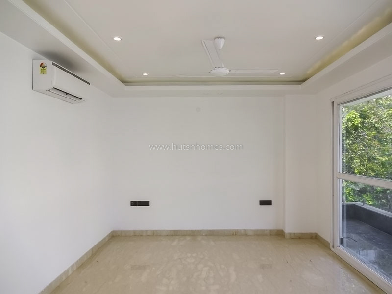 4 BHK Flat For Sale in Green Park