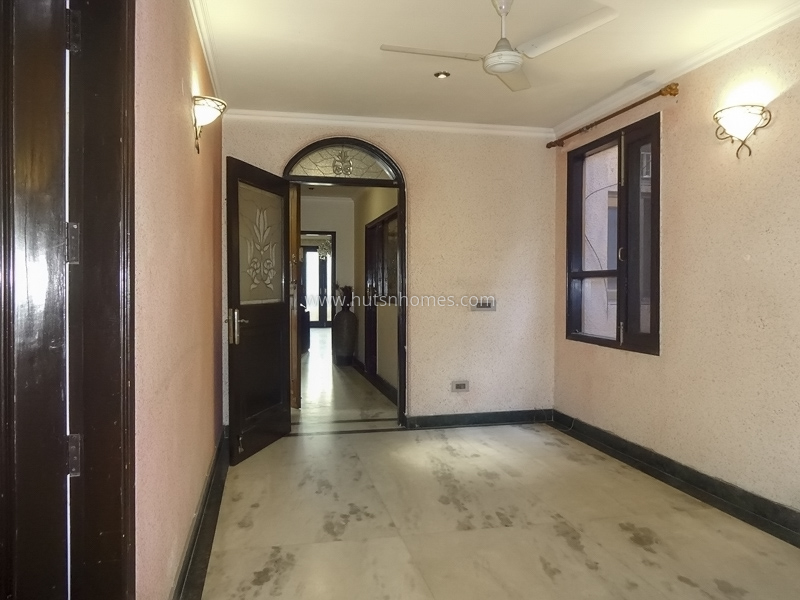 4 BHK Flat For Sale in Panchsheel Park