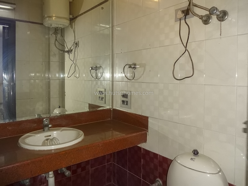 4 BHK Flat For Sale in Panchsheel Park