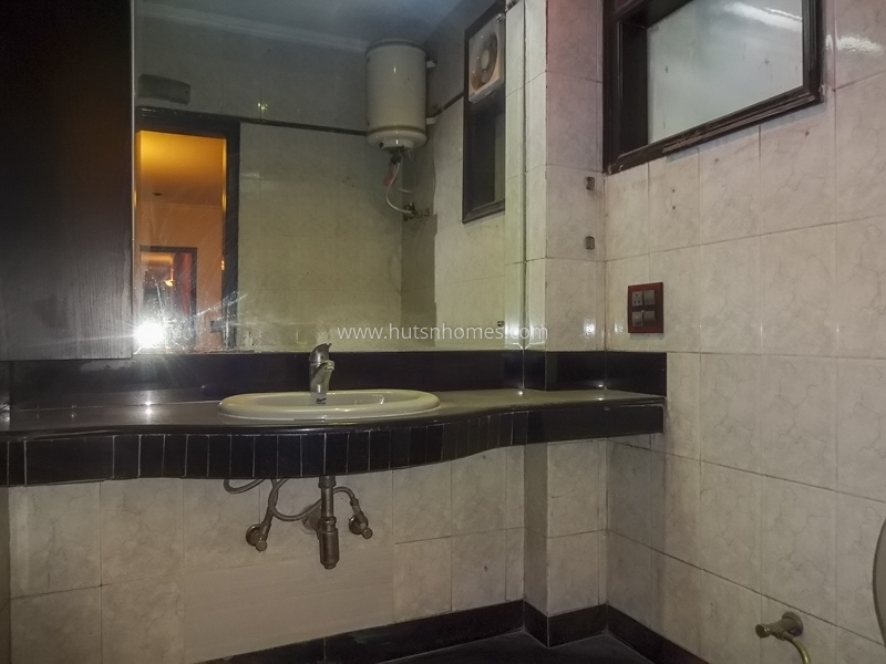 4 BHK Flat For Sale in Panchsheel Park