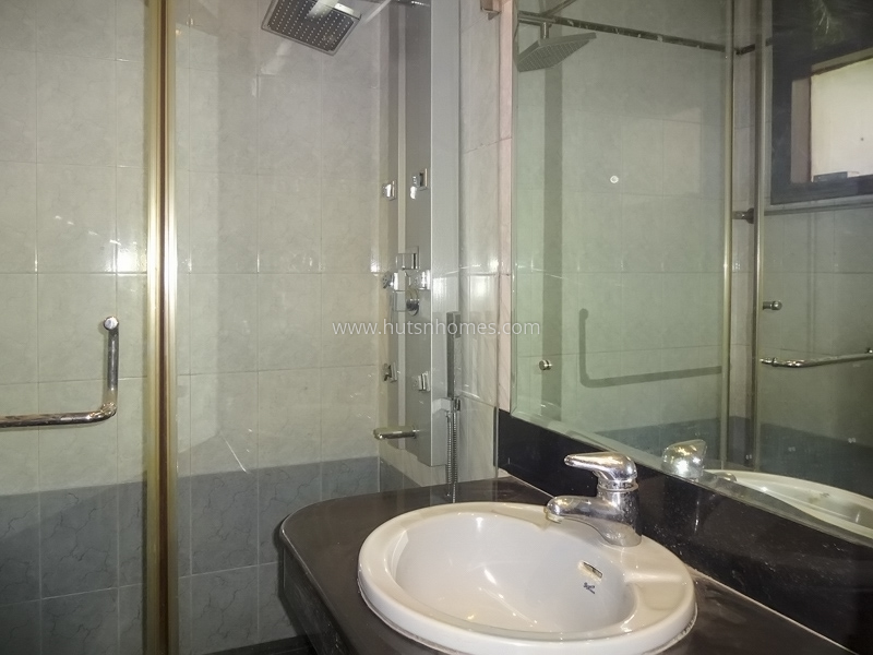 4 BHK Flat For Sale in Panchsheel Park