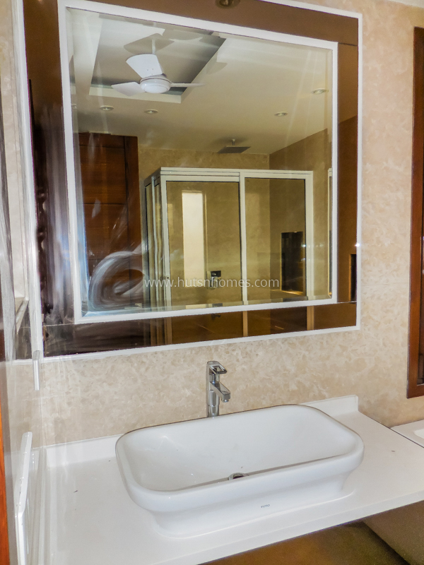 4 BHK Flat For Sale in Panchsheel Park