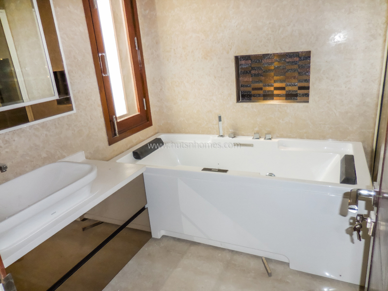 4 BHK Flat For Sale in Panchsheel Park
