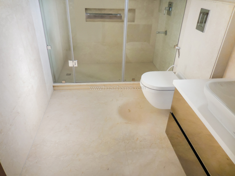 4 BHK Flat For Sale in Panchsheel Park
