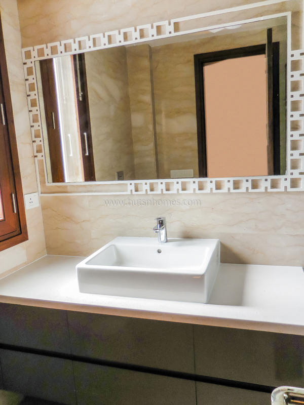 4 BHK Flat For Sale in Panchsheel Park