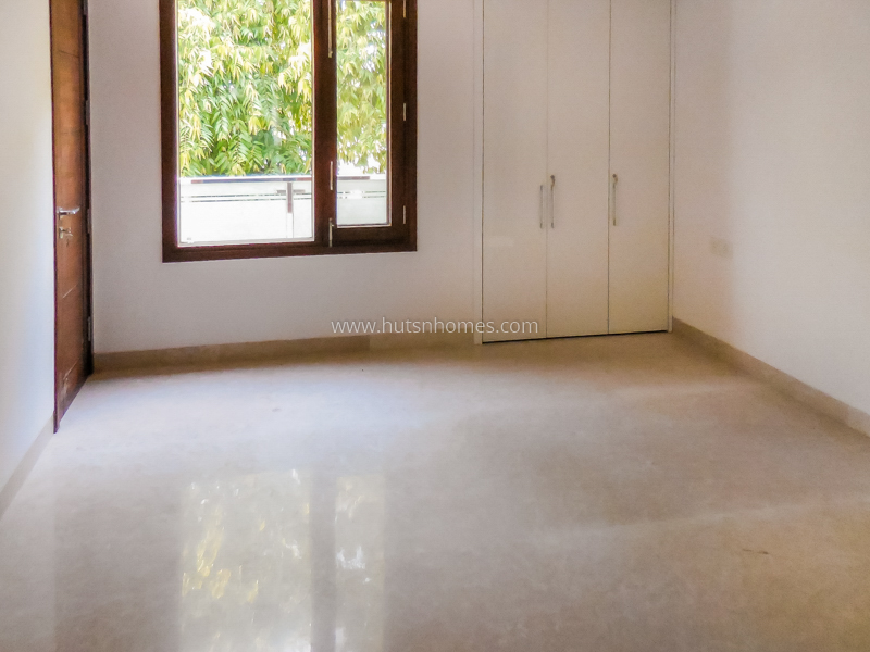 4 BHK Flat For Sale in Panchsheel Park