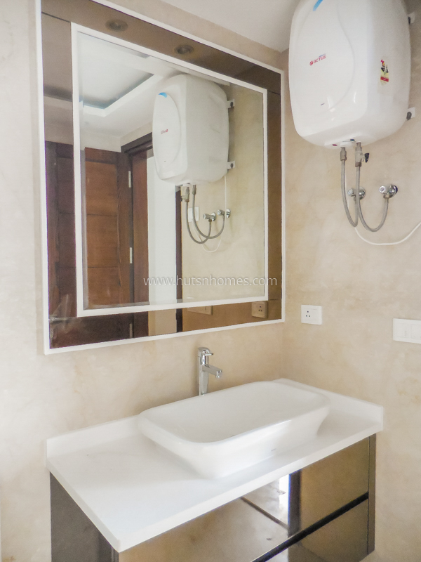 4 BHK Flat For Sale in Panchsheel Park