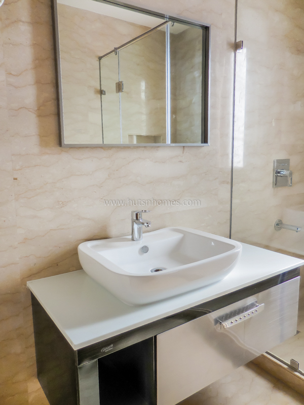 4 BHK Flat For Sale in Panchsheel Park