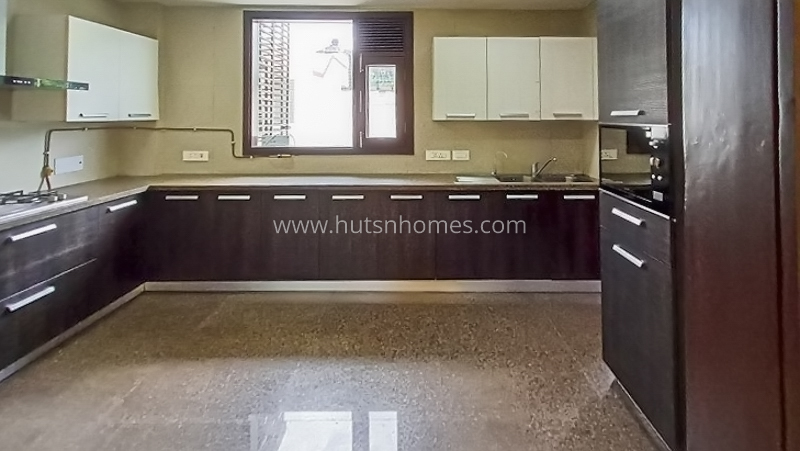 4 BHK Flat For Sale in Panchsheel Park
