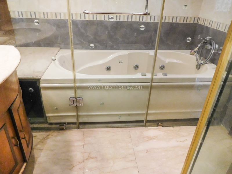 4 BHK Flat For Sale in Panchsheel Park