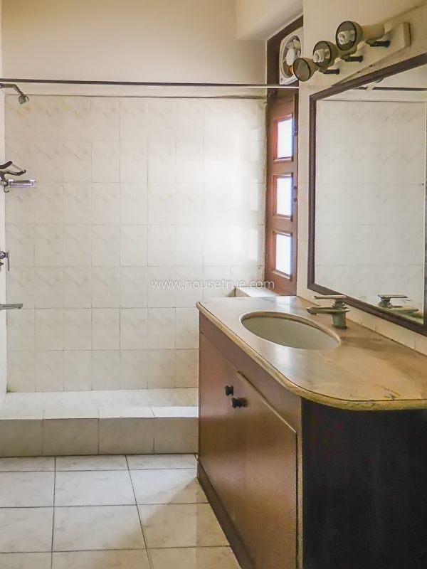 4 BHK Flat For Rent in Jor Bagh