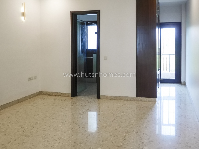 4 BHK Flat For Rent in Anand Lok