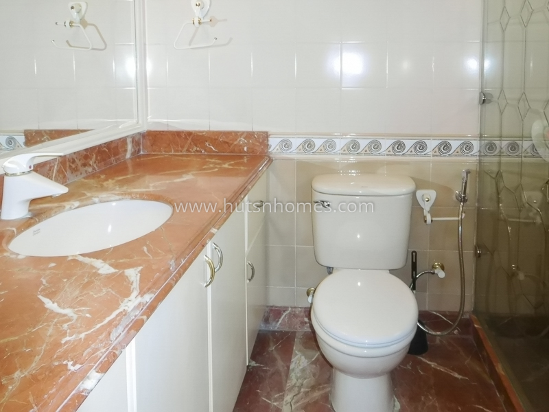 5 BHK Flat For Rent in Vasant Vihar