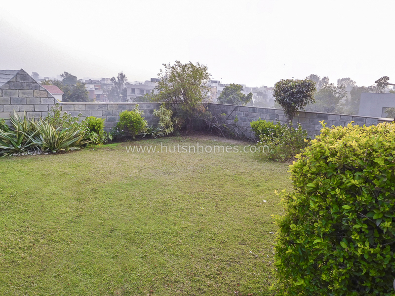 5 BHK Flat For Rent in Vasant Vihar