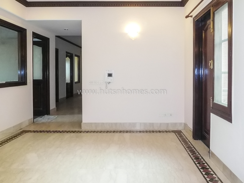 5 BHK Flat For Rent in Vasant Vihar