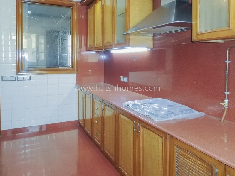 5 BHK Flat For Rent in Vasant Vihar
