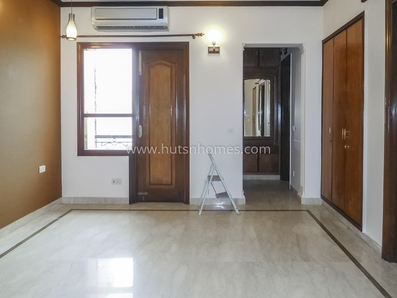5 BHK Flat For Rent in Vasant Vihar