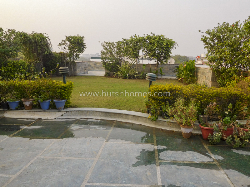 5 BHK Flat For Rent in Vasant Vihar